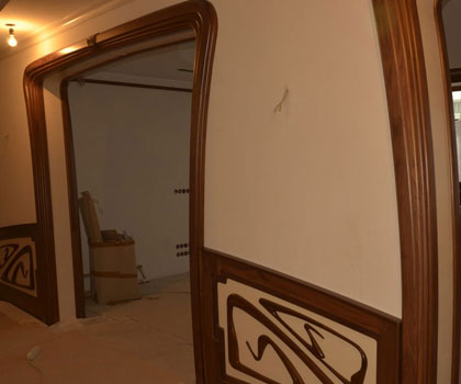 декор интерьера и вид на деревянные арки в ЖК Алые паруса
