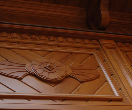 Горки, детали фасада деревянного дома 