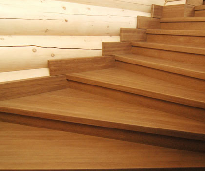 Фрагмент деревянной лестницы в поселке Руза